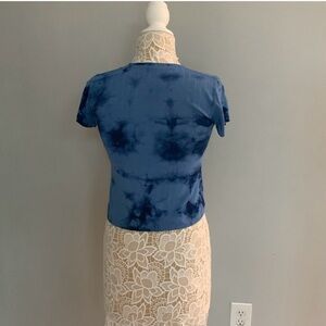 Lululemon “Train to be short sleeve Marble Dye” shirt. Size 4